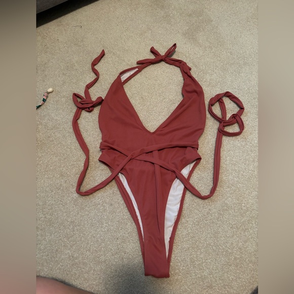 Halter one piece swimsuit - Picture 1 of 5